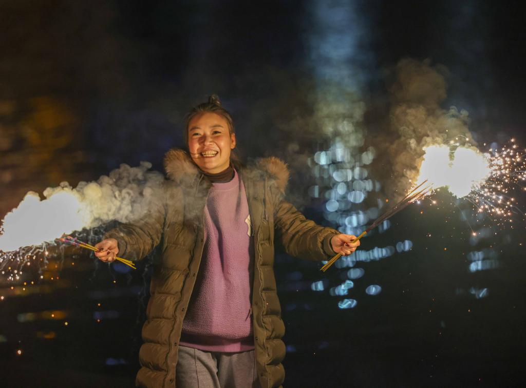 詩(shī)意中國——爆竹聲中一歲除