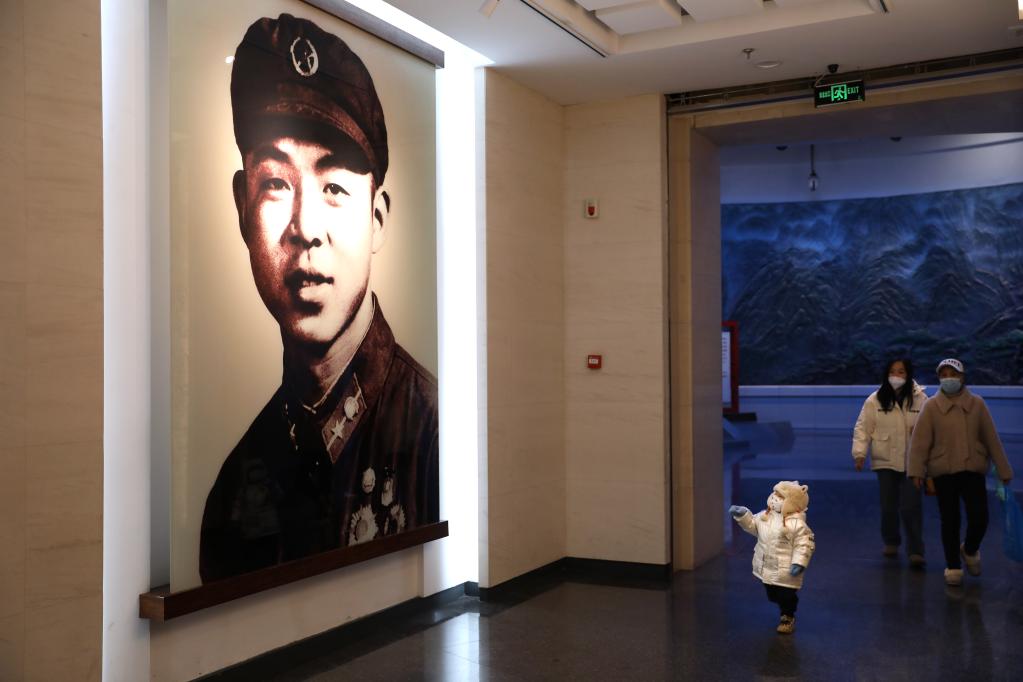 新華全媒+丨你好，雷鋒叔叔！