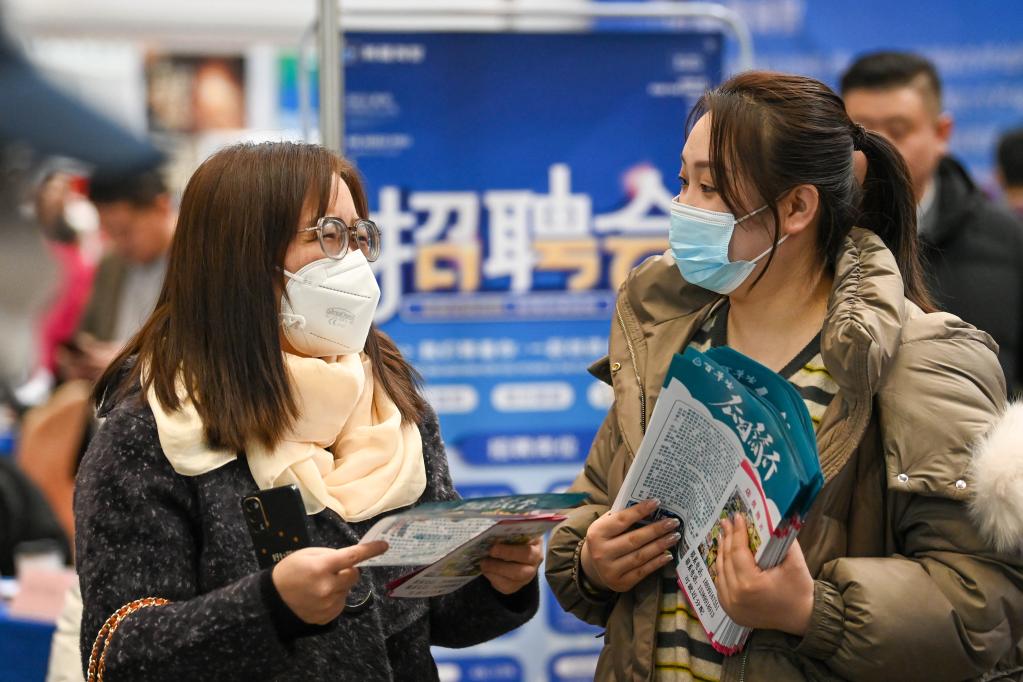 新疆舉辦春季大型人才交流會(huì )