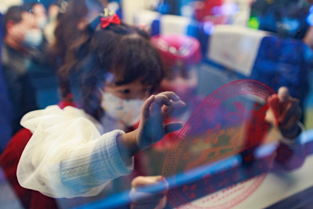 新華全媒+丨今年春運，這些瞬間讓人久久回味