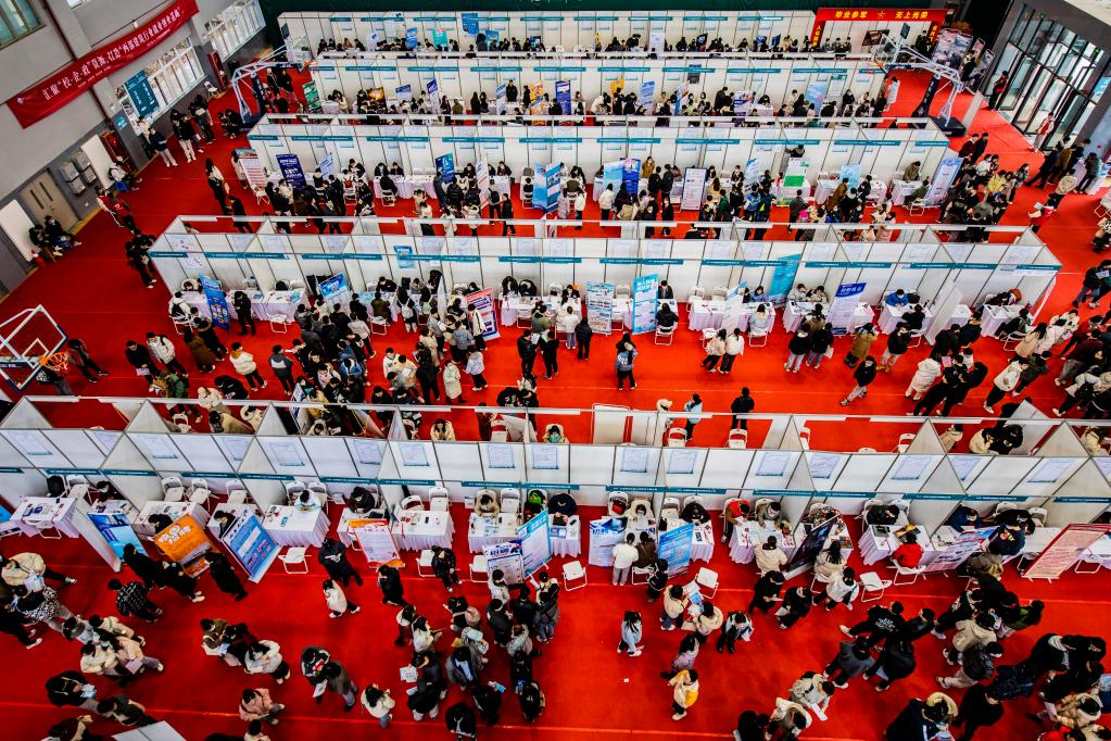 西安:校園招聘會(huì )助力大學(xué)生就業(yè)