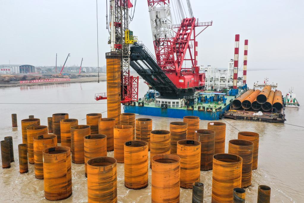 崇啟公鐵長(cháng)江大橋施工忙