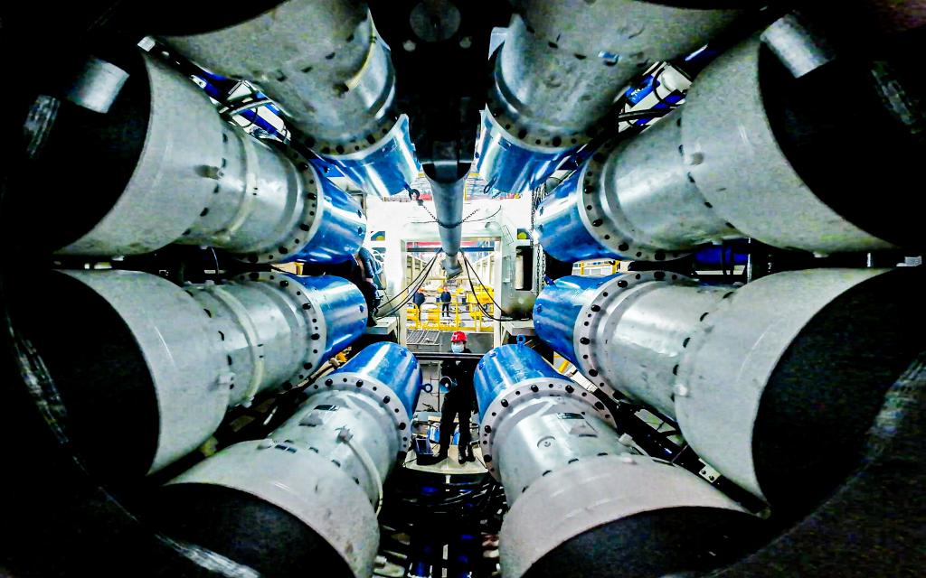 新華全媒＋·強信心·開(kāi)新局丨訂單滿(mǎn)，生產(chǎn)忙，北方重工跑出裝備建造“加速度”