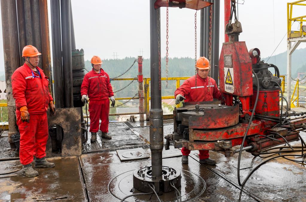 新華全媒+丨全國首個(gè)商業(yè)開(kāi)發(fā)頁(yè)巖氣田鉆井進(jìn)尺突破400萬(wàn)米