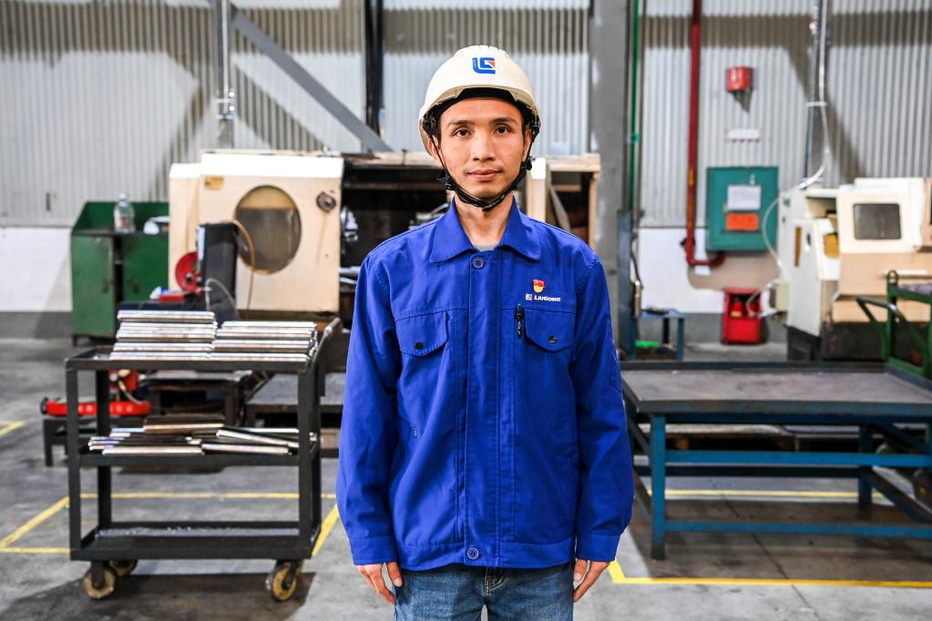 周穎峰:苦練技藝鑄匠魂