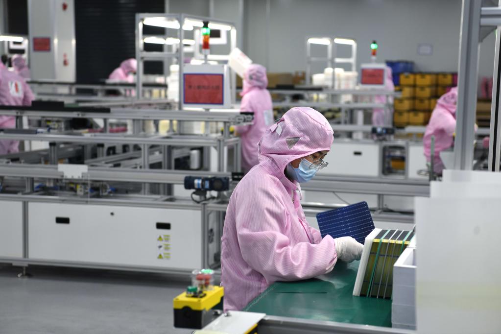 新華全媒+｜“近鄰”變“緊鄰”—— 一個(gè)小鎮的跨界發(fā)展