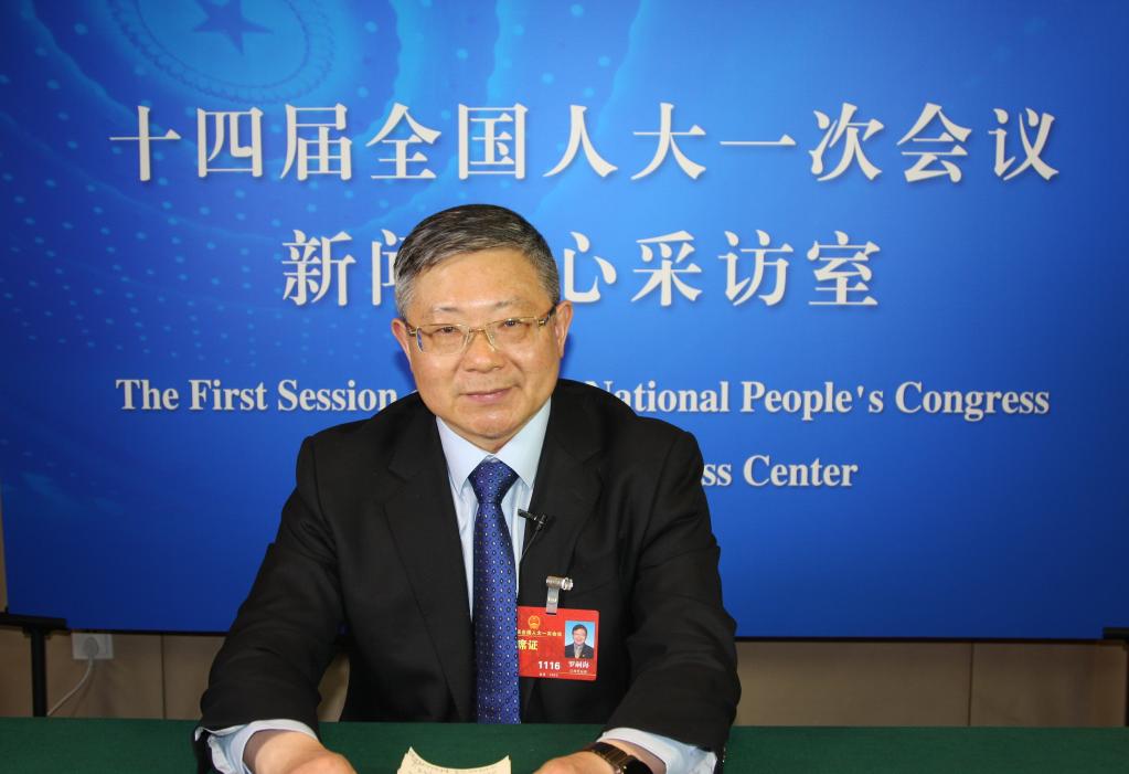 代表委員議政錄丨羅嗣海代表：讓畢業(yè)生的專(zhuān)業(yè)、就業(yè)的意向和經(jīng)濟社會(huì )發(fā)展需求有效匹配