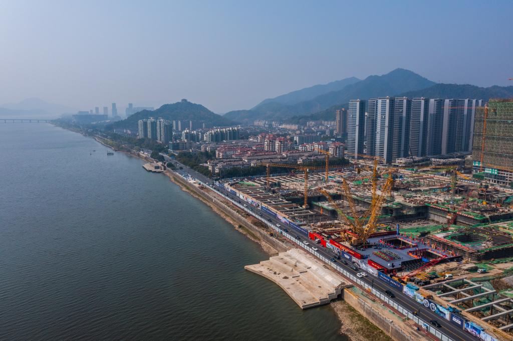 浙江省首條公鐵合建隧道——富陽(yáng)秦望通道工程過(guò)江隧道實(shí)現雙線(xiàn)貫通