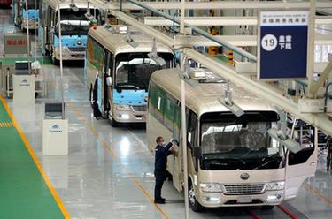 強信心·開(kāi)新局丨海外市場(chǎng)頻獲訂單 宇通客車(chē)火熱生產(chǎn)