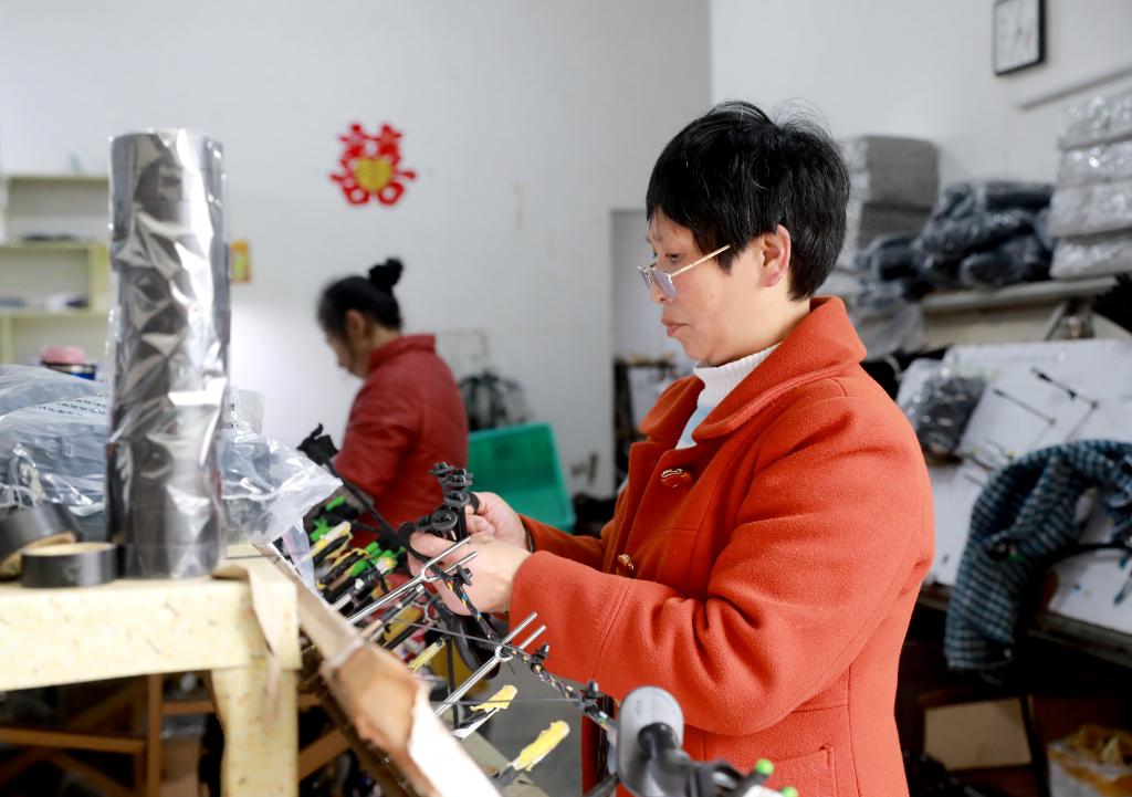 四川華鎣：鄉村“微車(chē)間” 圓就業(yè)夢(mèng)