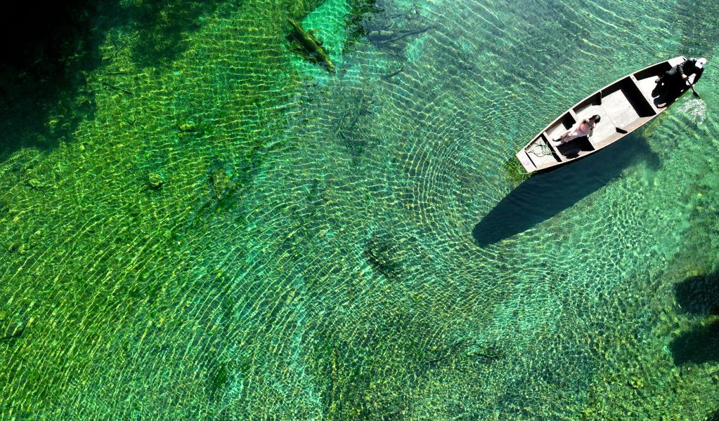 湖北鶴峰:“空中”行舟