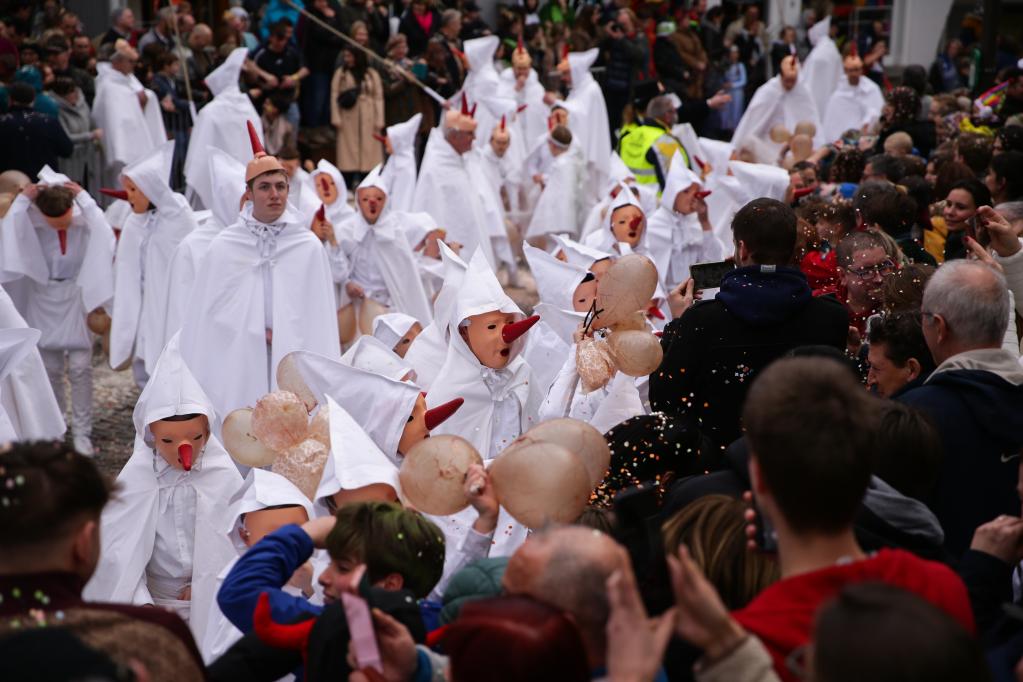 比利時(shí)斯塔沃洛舉行狂歡節