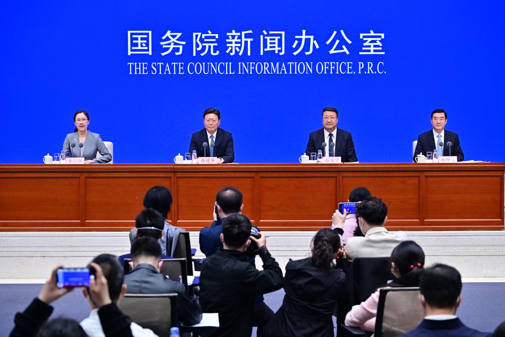 國新辦舉行“權威部門(mén)話(huà)開(kāi)局”系列主題新聞發(fā)布會(huì )介紹“守國門(mén)、促發(fā)展，為推進(jìn)中國式現代化貢獻海關(guān)力量”有關(guān)情況