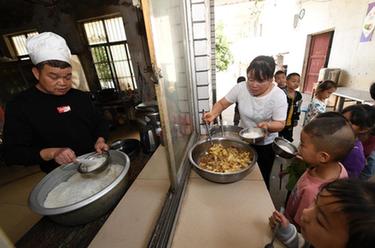 新華全媒+|大山教師“夫妻檔” 堅守初心三十載