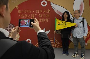 出境游重啟后首個(gè)“一地游”中國旅行團抵達匈牙利