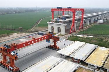 不負好春光 鐵路建設忙