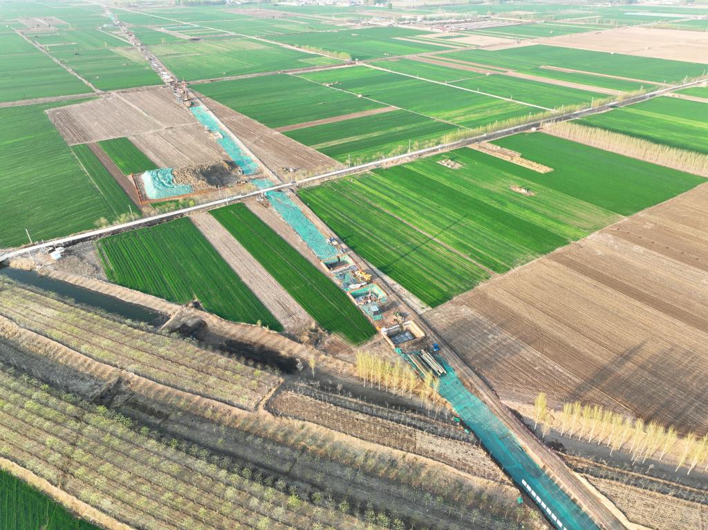 雄商高鐵承臺施工抓緊展開(kāi)