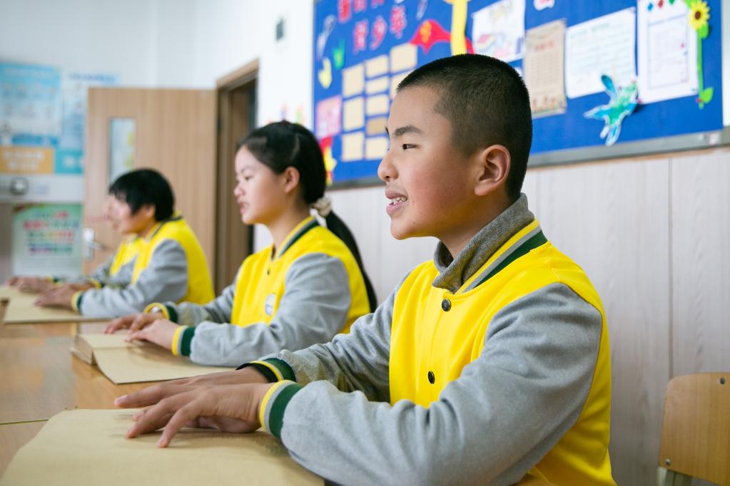 新華全媒+丨四季中國——觸摸春天：我們“看見(jiàn)”了自然的美好