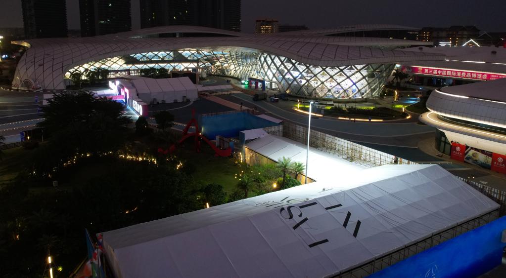 新華全媒+丨璀璨夜景看?？? /></a></p>
<p class=