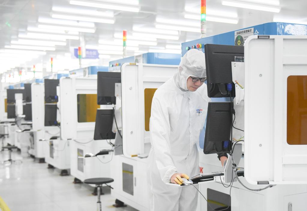 強信心·開(kāi)新局｜靠譜服務(wù)、技術(shù)推銷(xiāo)、標準開(kāi)路——一家光通信企業(yè)的“出海秘籍”