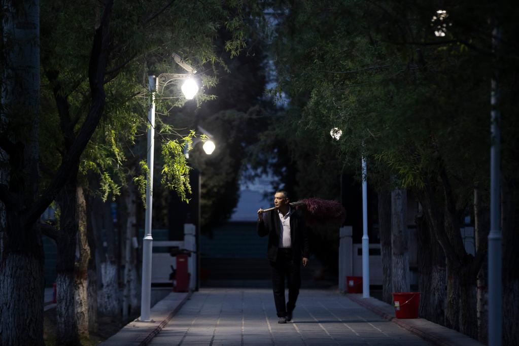 新華全媒+丨國道之行 從雪山奔向大海丨“爸爸您放心，您的戰友我照顧得好好的！”