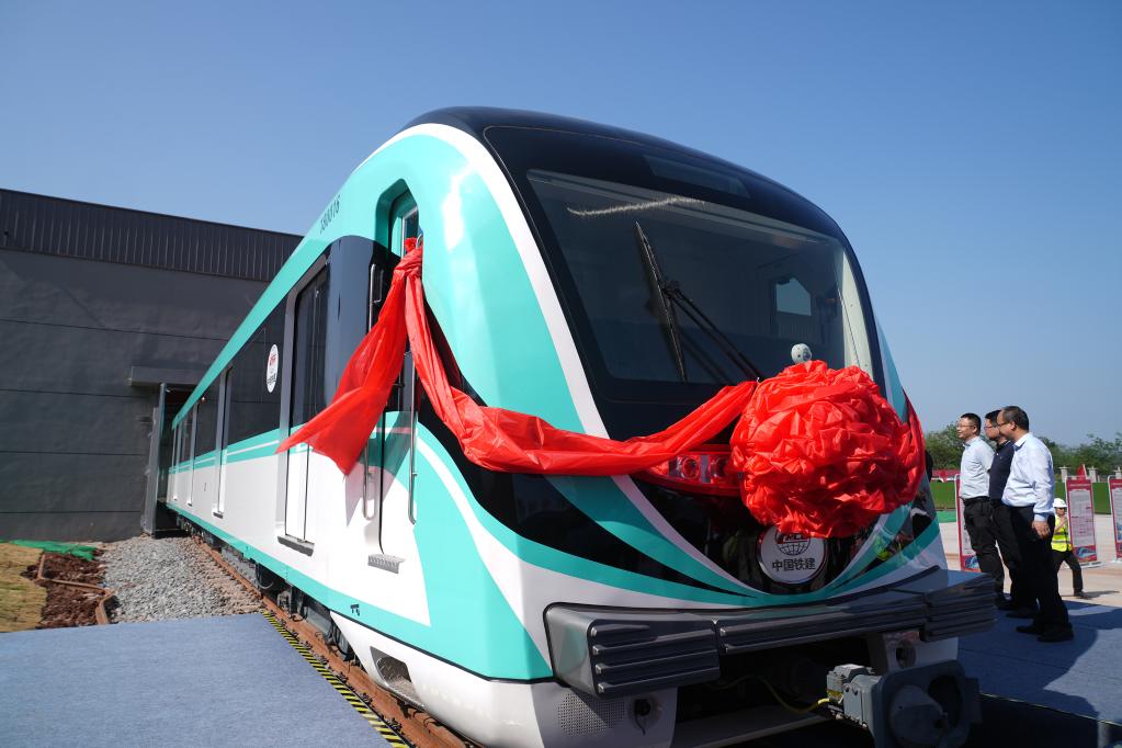 重慶軌道交通18號線(xiàn)首列電客車(chē)裝配下線(xiàn)