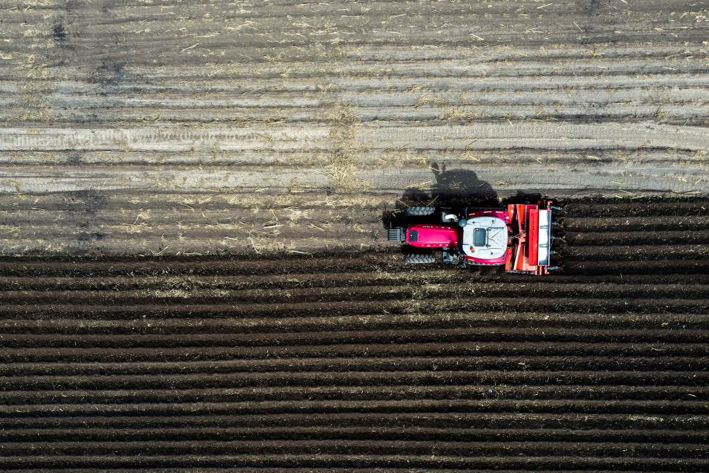 吉林:“黃金玉米帶”奏響春耕曲