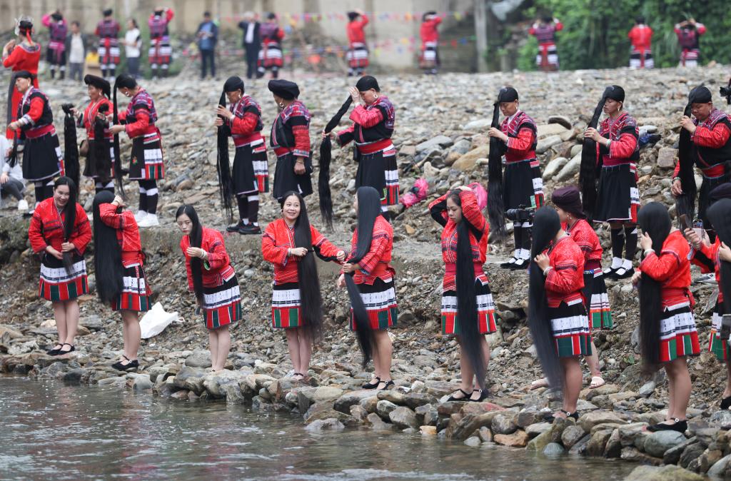 廣西龍勝：紅瑤“長(cháng)發(fā)節” 歡慶“三月三”