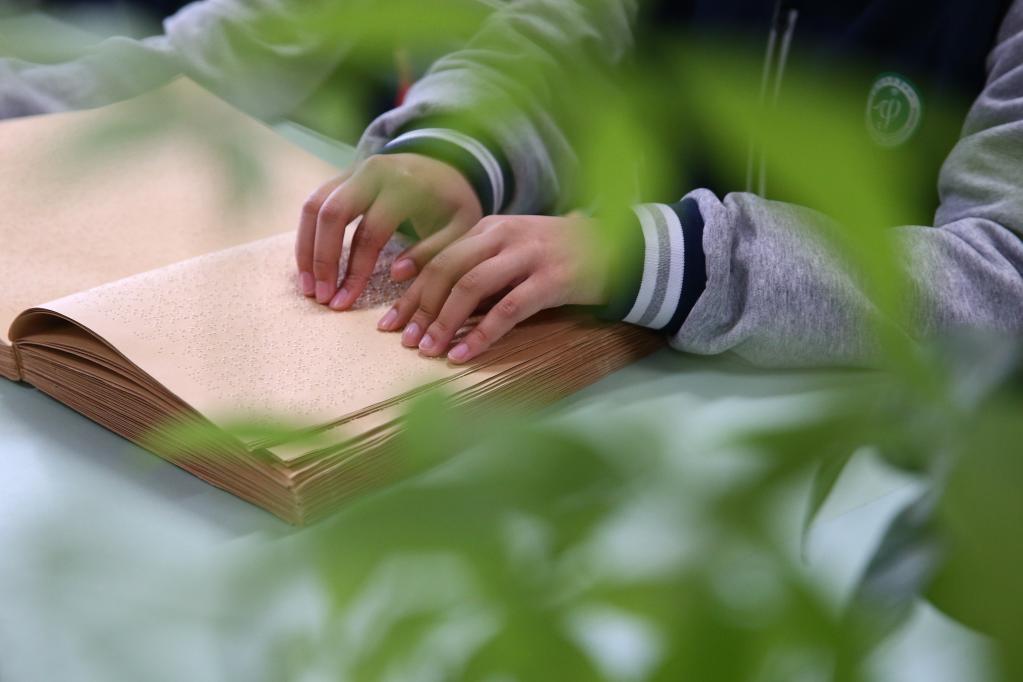 詩(shī)意中國丨讀書(shū)不覺(jué)已春深，一寸光陰一寸金