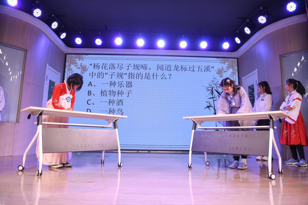 沈陽(yáng):古詩(shī)文比賽進(jìn)校園