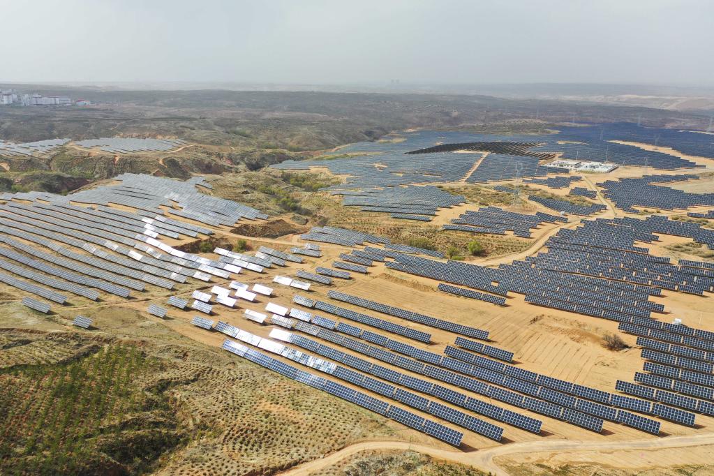 內蒙古鄂爾多斯：光伏項目助力采煤沉陷區生態(tài)治理