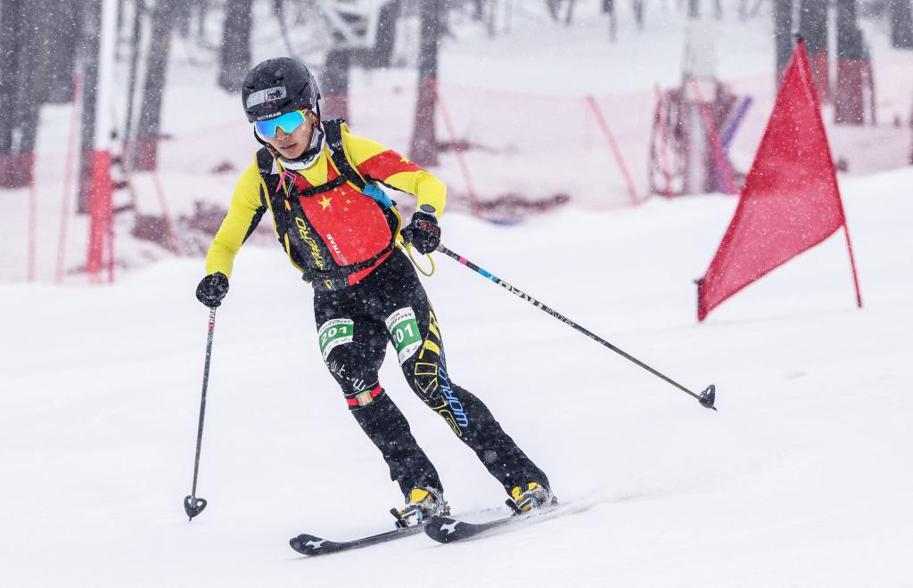 新華全媒+丨玉珍拉姆：不服輸的姑娘，在雪山上飛翔