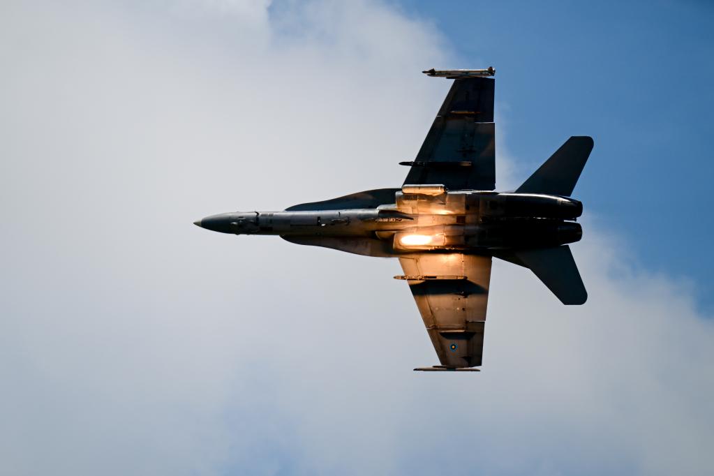 蘭卡威?？照梗猴w行表演精彩繼續