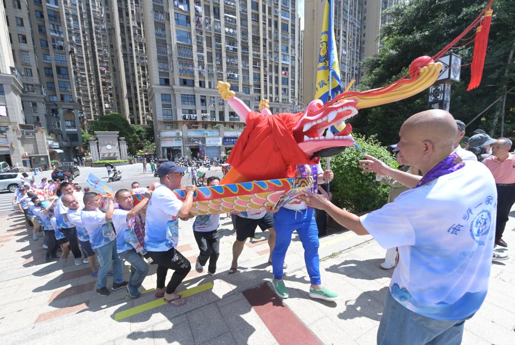 福建連江:端午龍舟贈馬祖