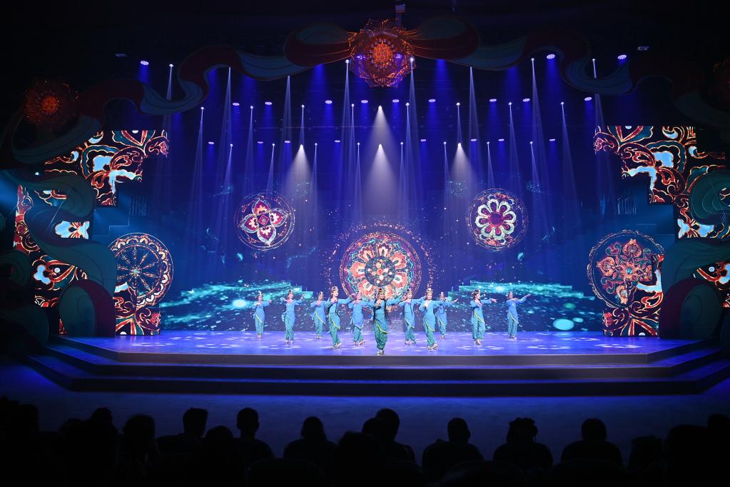 原創(chuàng )歌舞劇“杏花之約 絲路龜茲”在新疆庫車(chē)首演