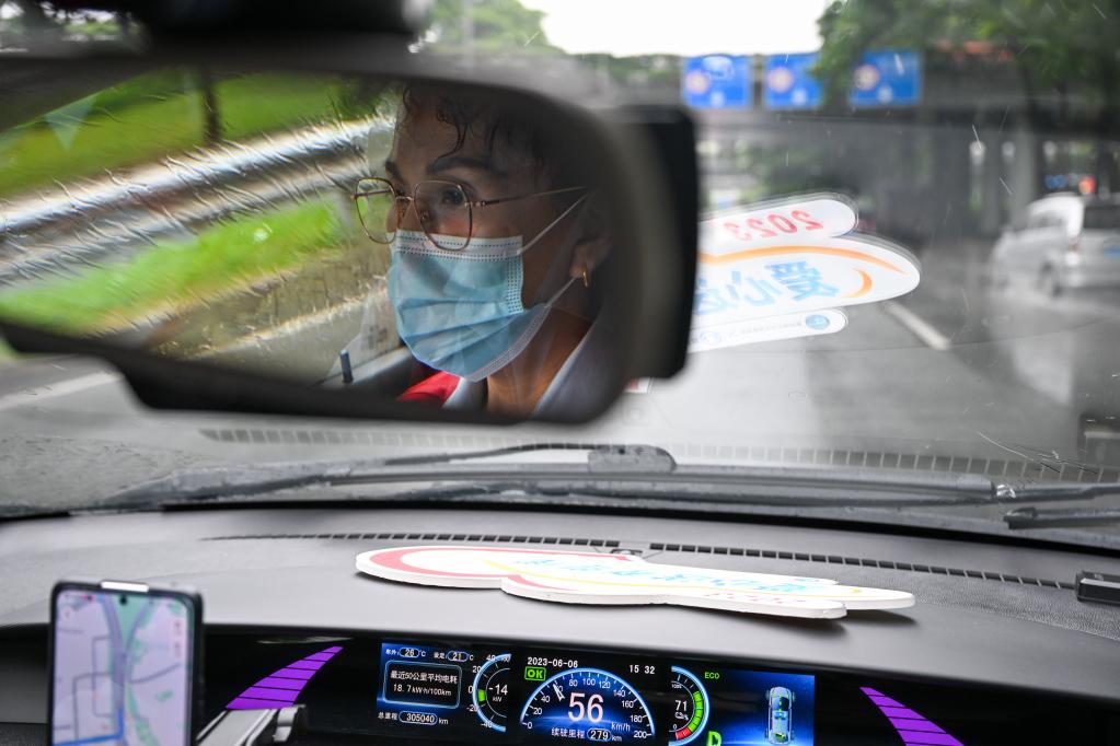 新華全媒＋｜20載，用愛(ài)守護高考前的最后一段路