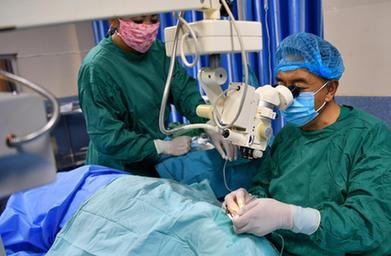 西藏：“光明行動(dòng)”讓白內障患者重見(jiàn)光明