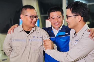 新華全媒+丨“海底穿針”的沉管測量專(zhuān)家鎖旭宏