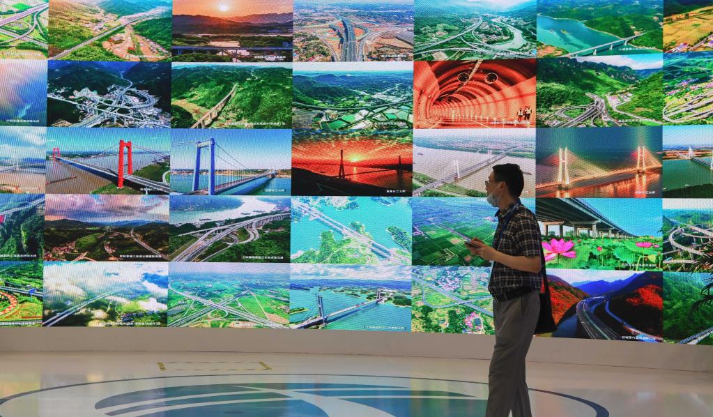 2023世界交通運輸大會(huì )在武漢開(kāi)幕