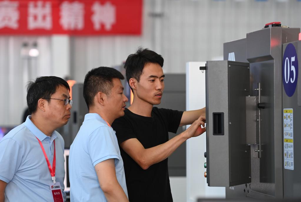 西安:技能工匠賽場(chǎng)競逐