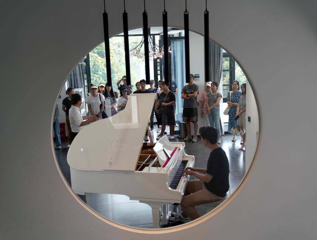 “千萬(wàn)工程”調研行丨美麗鄉村新職業(yè) 民宿管家忙“充電”