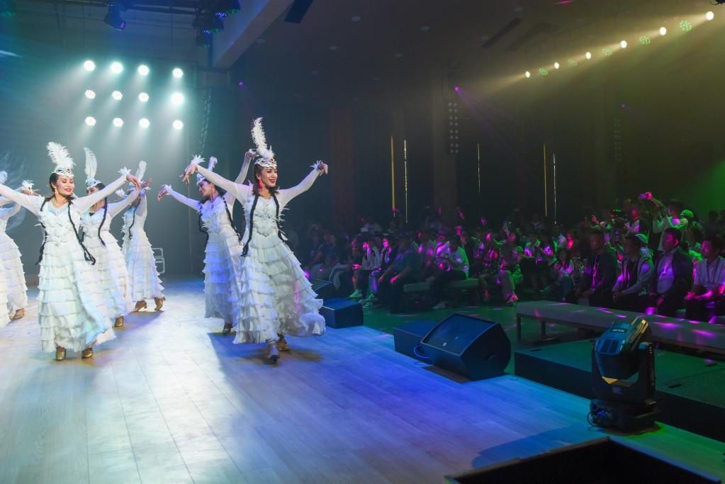 “薰衣草之鄉”紫色花海迎客來(lái)