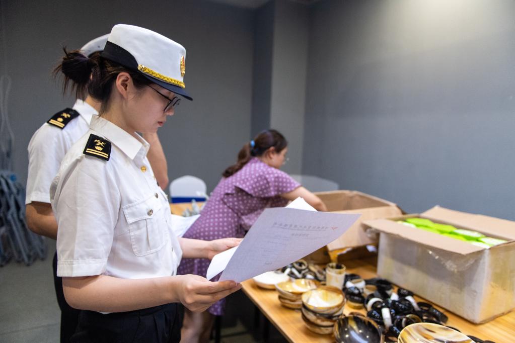 第三屆中非經(jīng)貿博覽會(huì )首批入境展品運抵長(cháng)沙