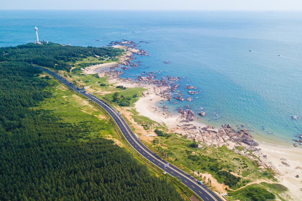 海南環(huán)島旅游公路主線(xiàn)路基段建設完成