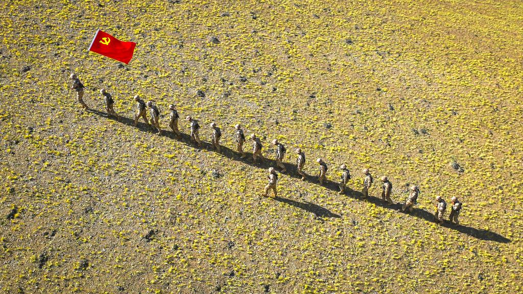 全軍部隊舉行多種活動(dòng)迎“七一”