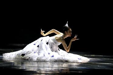 甘肅敦煌:頂尖舞者進(jìn)校園