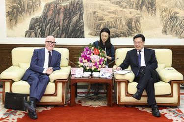 傅華會(huì )見(jiàn)英國報聯(lián)社集團首席執行官馬歇爾