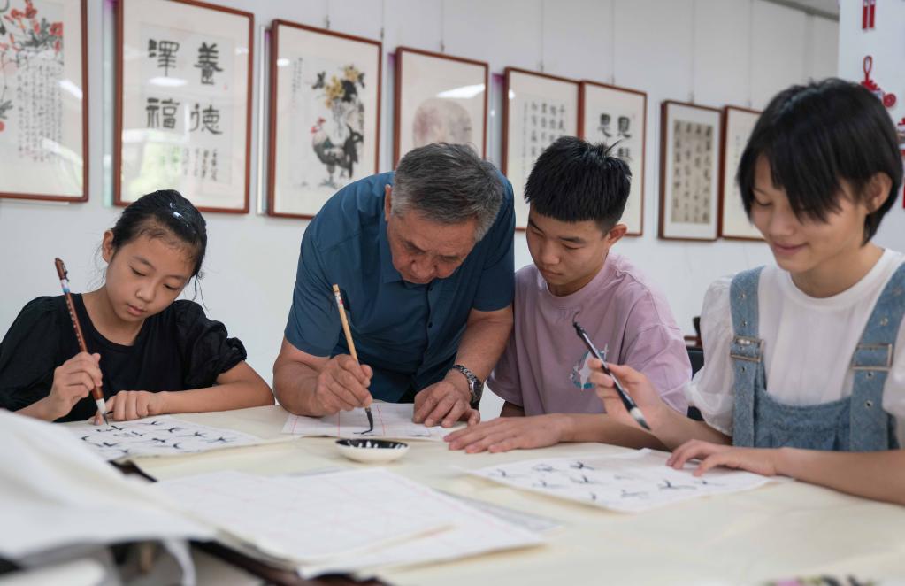 河北黃驊:社區里的多彩假期