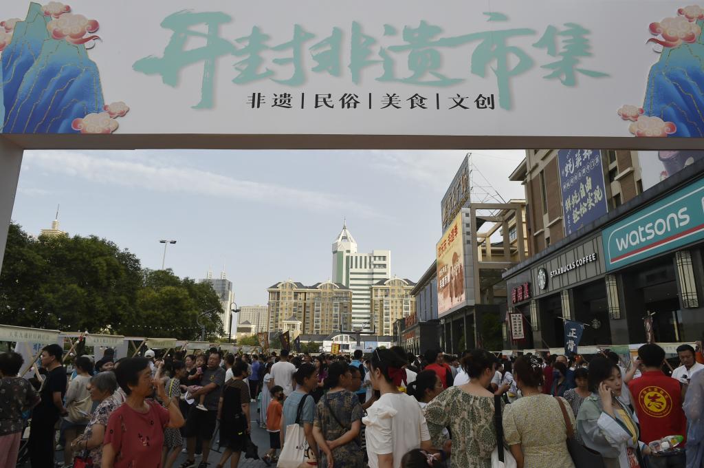 非遺市集聚人氣 歡樂(lè )周末更惠民