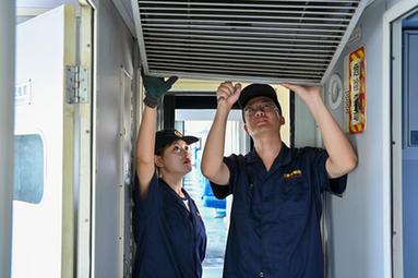 “00后”客車(chē)檢車(chē)員的首個(gè)暑運